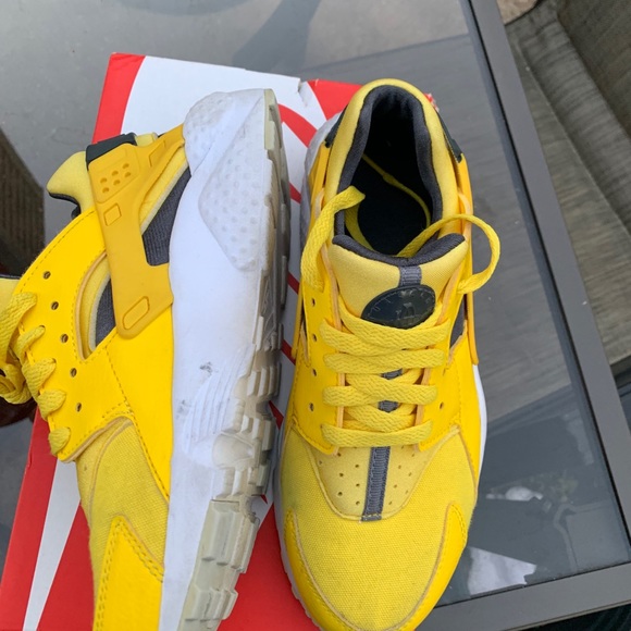 Yellow huaraches - Picture 3 of 8